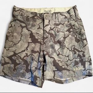Huk Men's Camo Hybrid Shorts - Gray/Tan